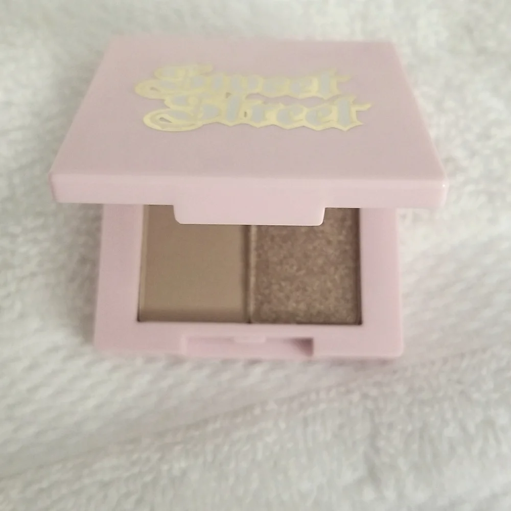 4/25 bundle item. Sweet Street Eyeshadow Duo Rivi & Sun